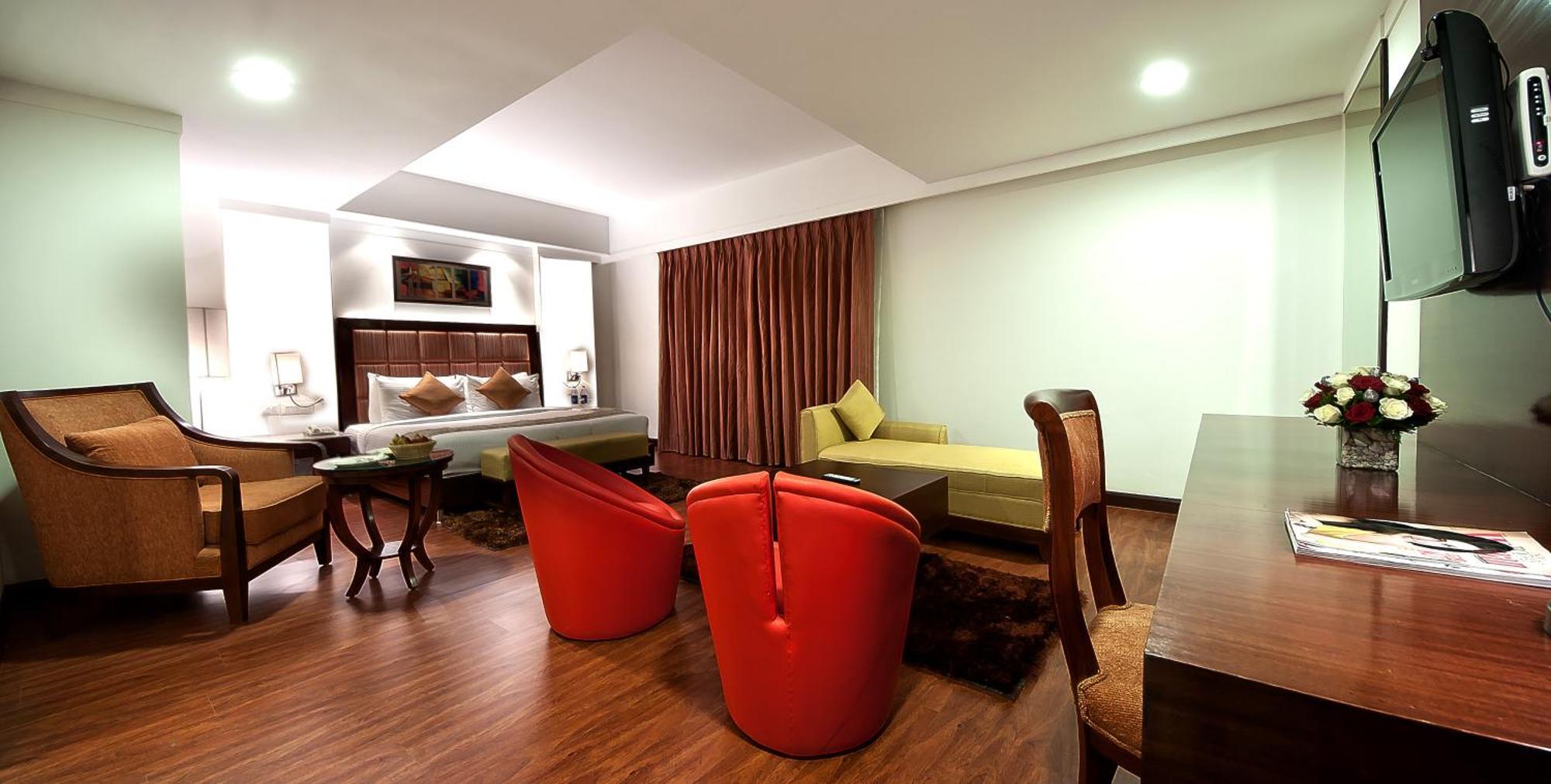 The Golden Plaza Hotel Panchkula Esterno foto