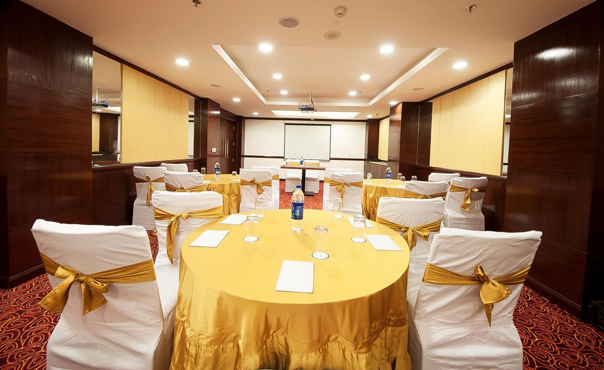 The Golden Plaza Hotel Panchkula Esterno foto