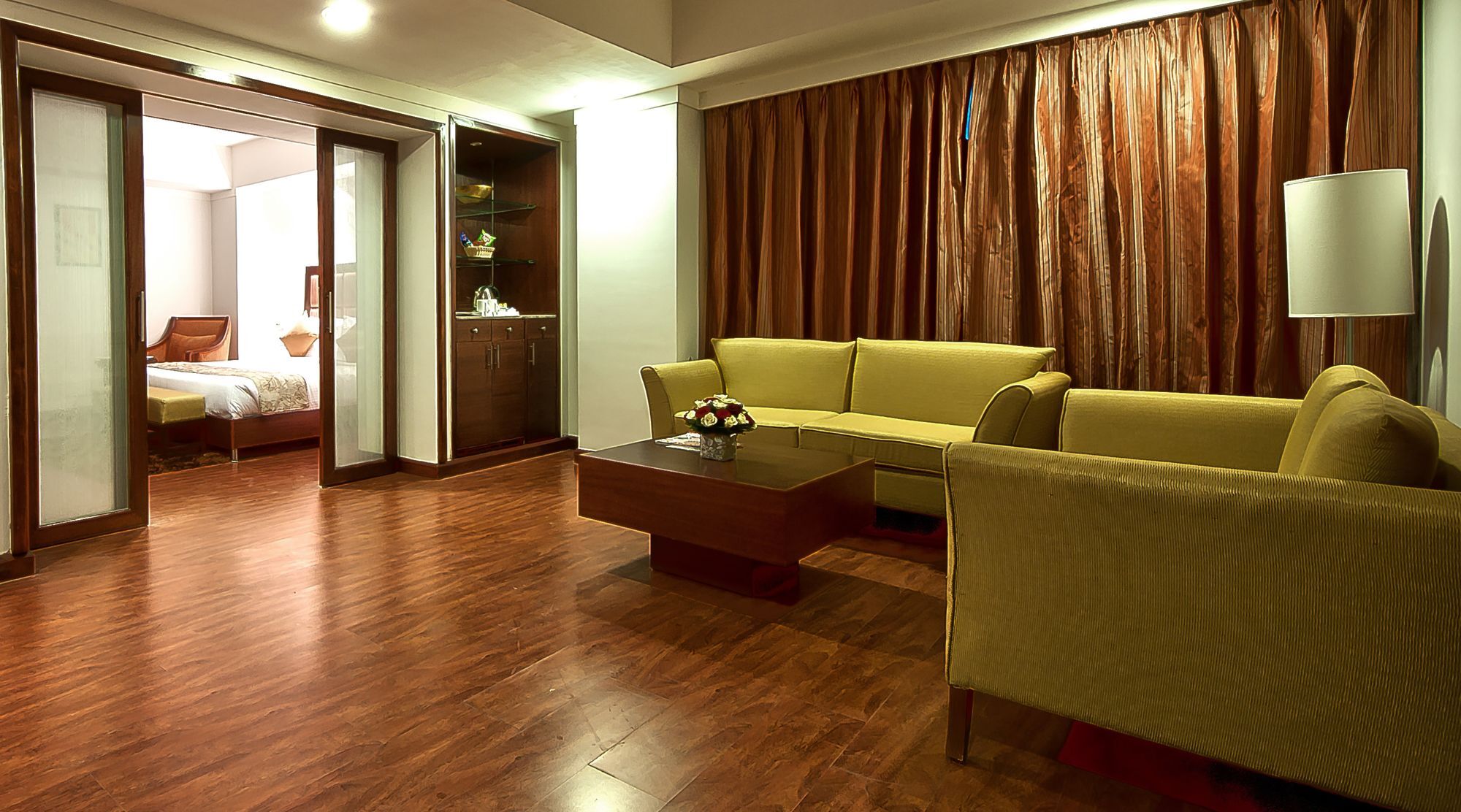 The Golden Plaza Hotel Panchkula Esterno foto