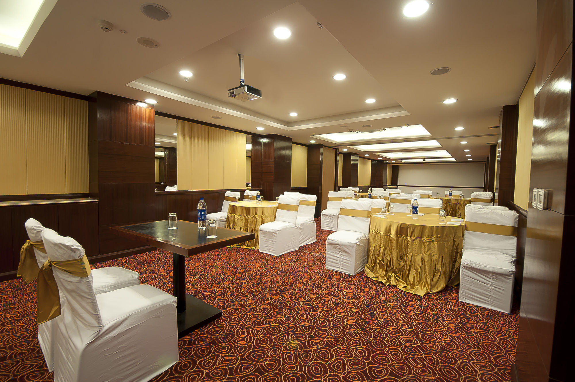 The Golden Plaza Hotel Panchkula Esterno foto