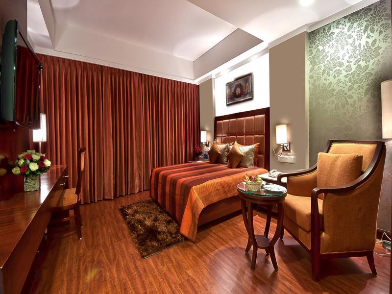 The Golden Plaza Hotel Panchkula Esterno foto