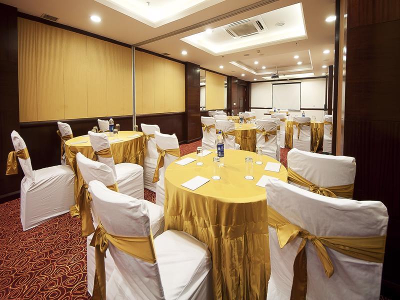 The Golden Plaza Hotel Panchkula Esterno foto