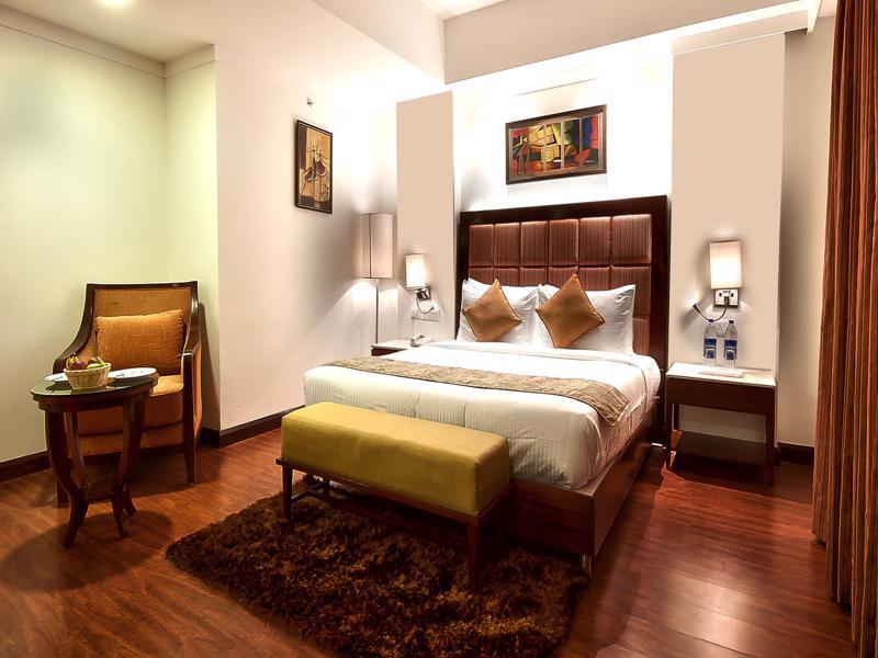 The Golden Plaza Hotel Panchkula Esterno foto