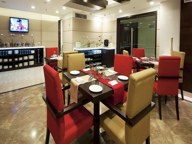 The Golden Plaza Hotel Panchkula Esterno foto